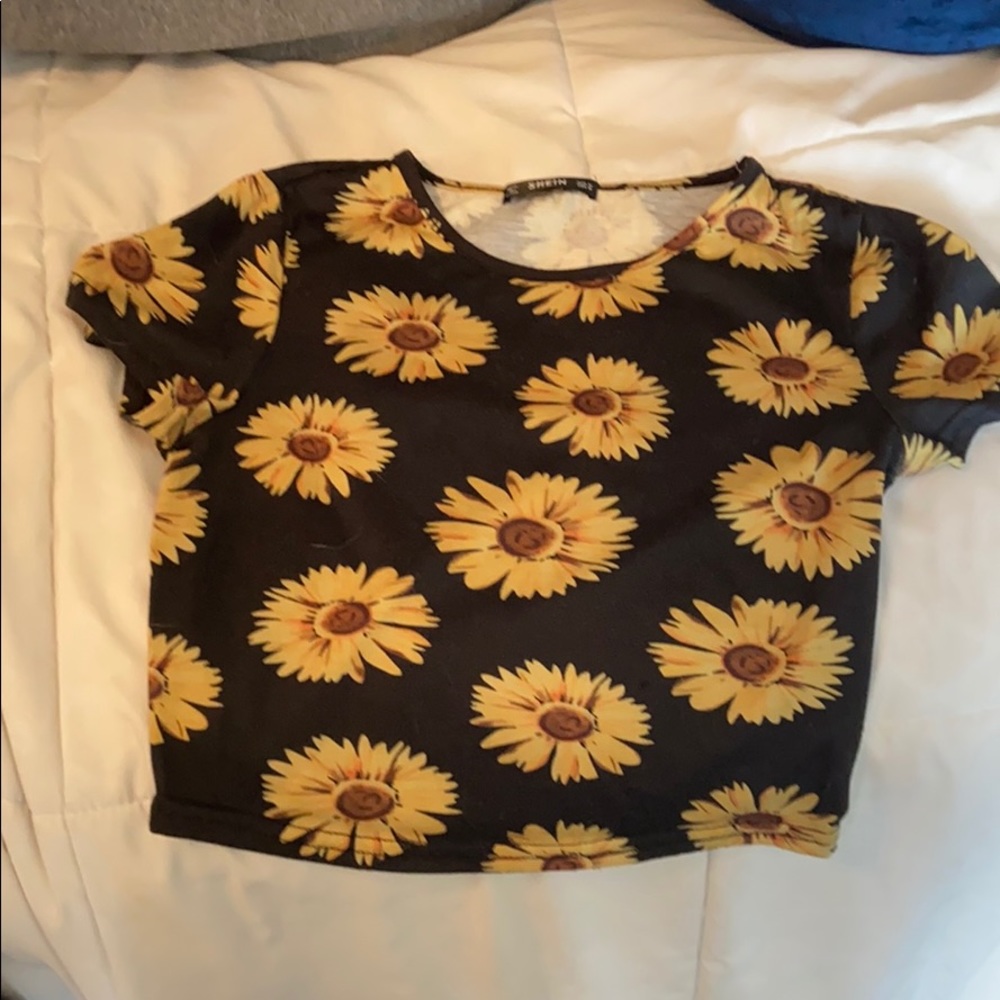 Sunflower crop top 🍎🍎